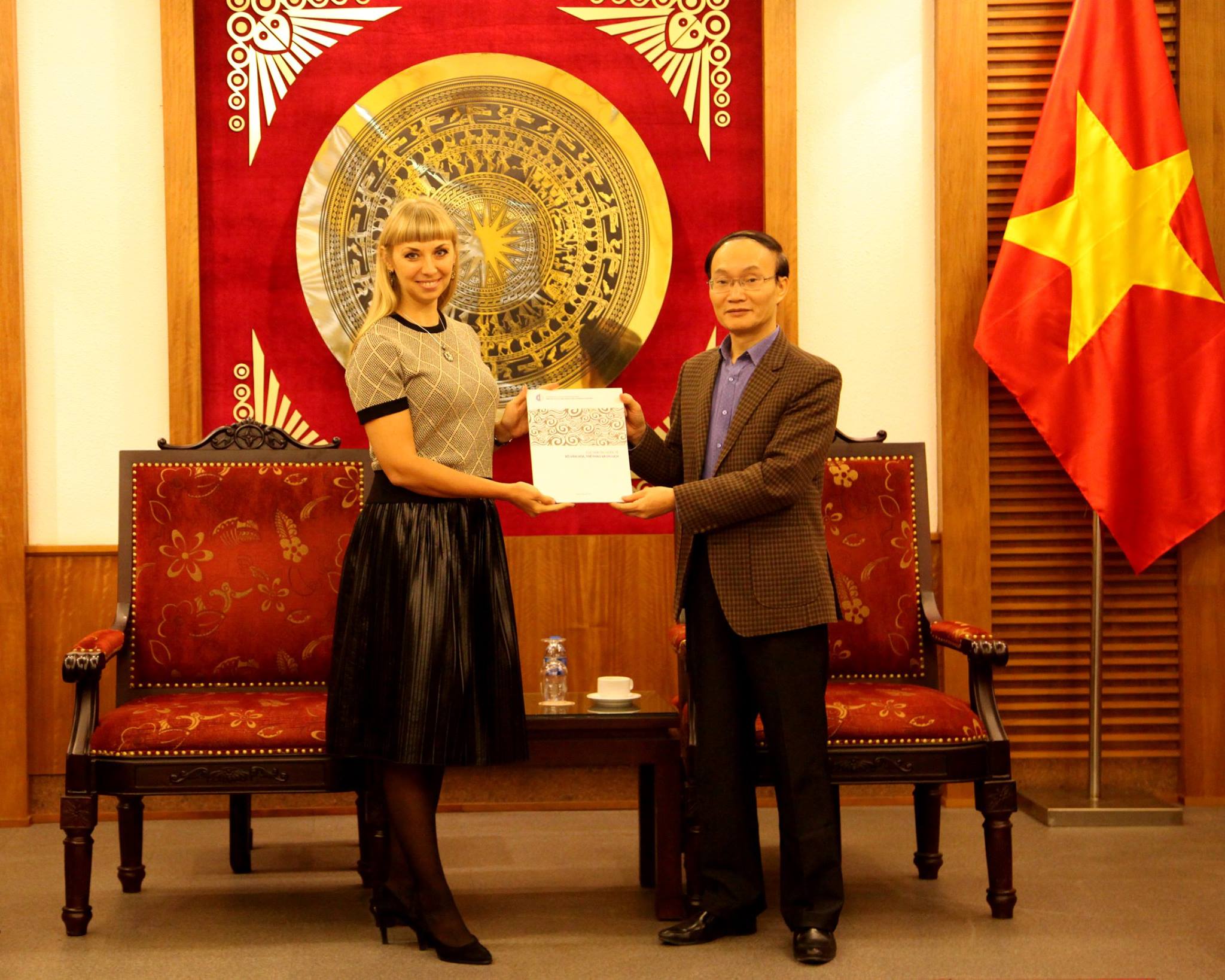 Trao Giay Chung Nhan Tt Vh Nga 02