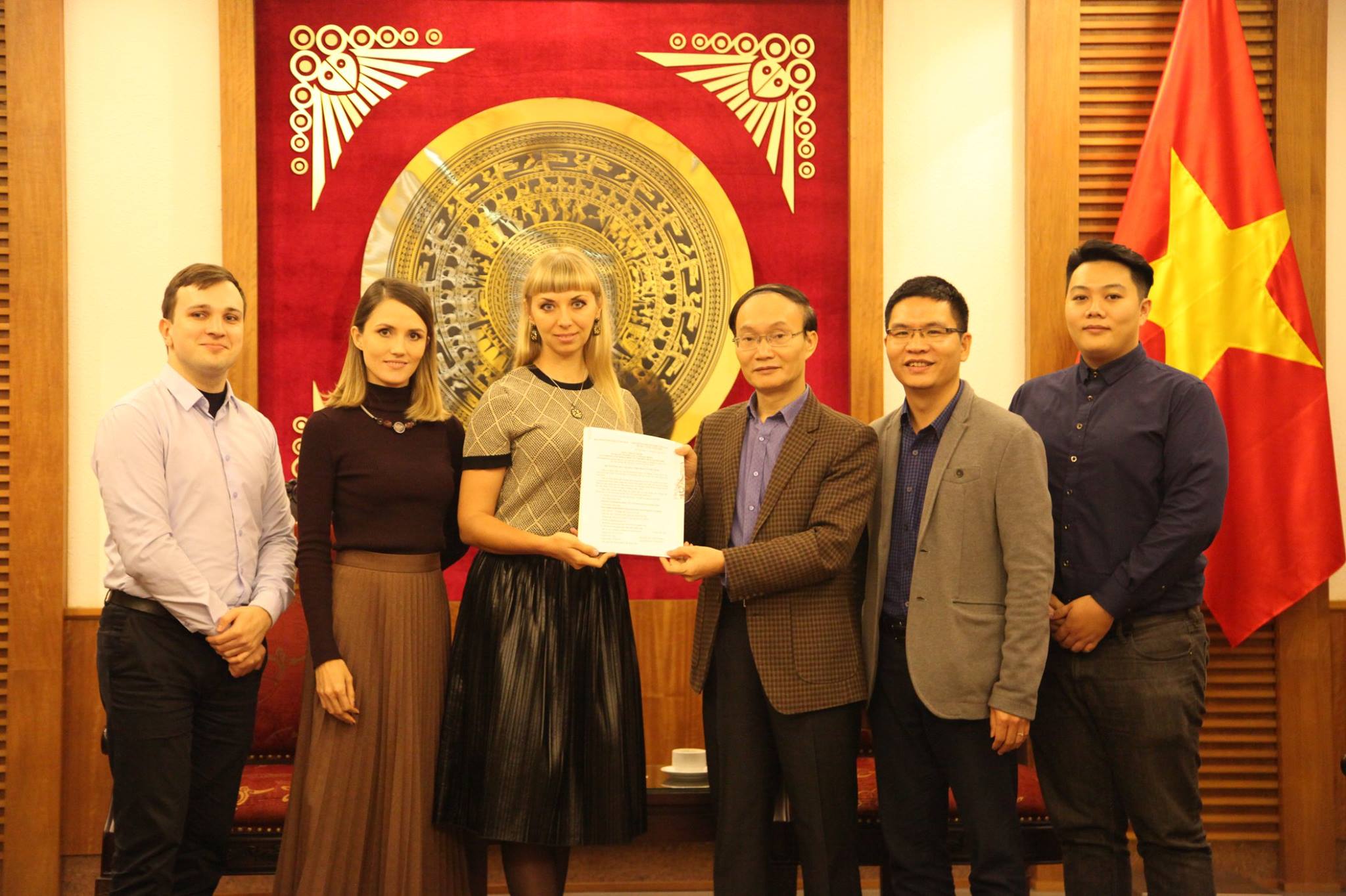 Trao Giay Chung Nhan Tt Vh Nga 03