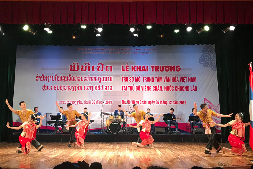 Khai Truong Tru So Moi Ttvh Vn Tai Lao 04