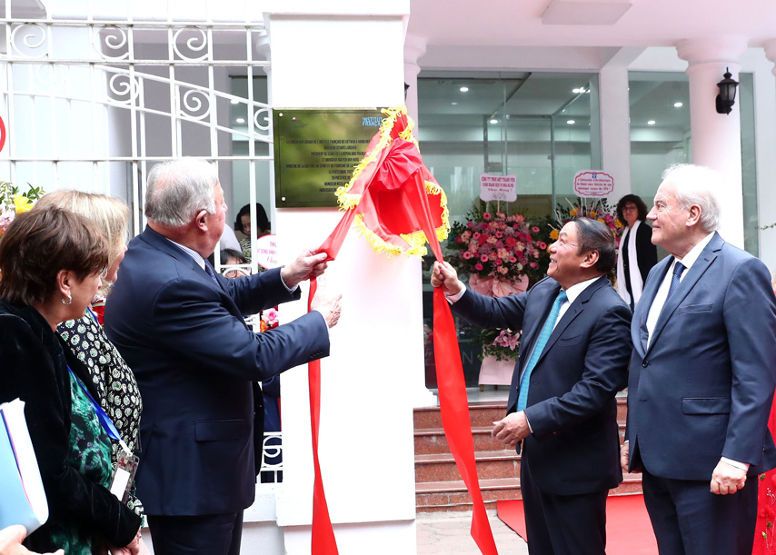 Bo Truong Nguyen Van Hung Va Chu Tich Thuong Vien Phap Gerard Larcher Khai Truong Tru So Vien Phap Tai Ha Noi 01