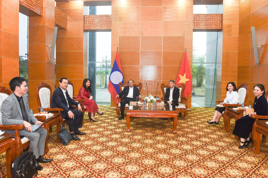 Bo Truong Nguyen Van Hung Lam Viec Tai Trung Tam Van Hoa Viet Nam Tai Lao 01