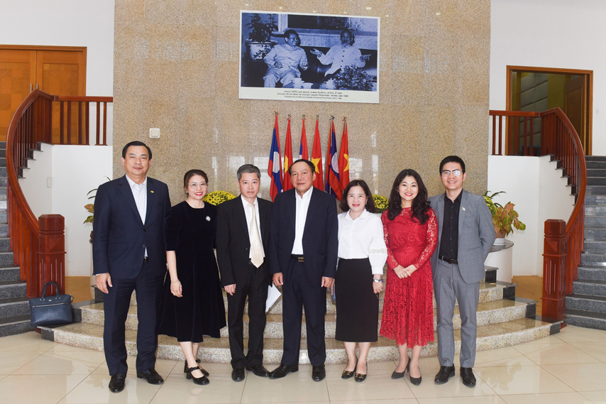 Bo Truong Nguyen Van Hung Lam Viec Tai Trung Tam Van Hoa Viet Nam Tai Lao 03