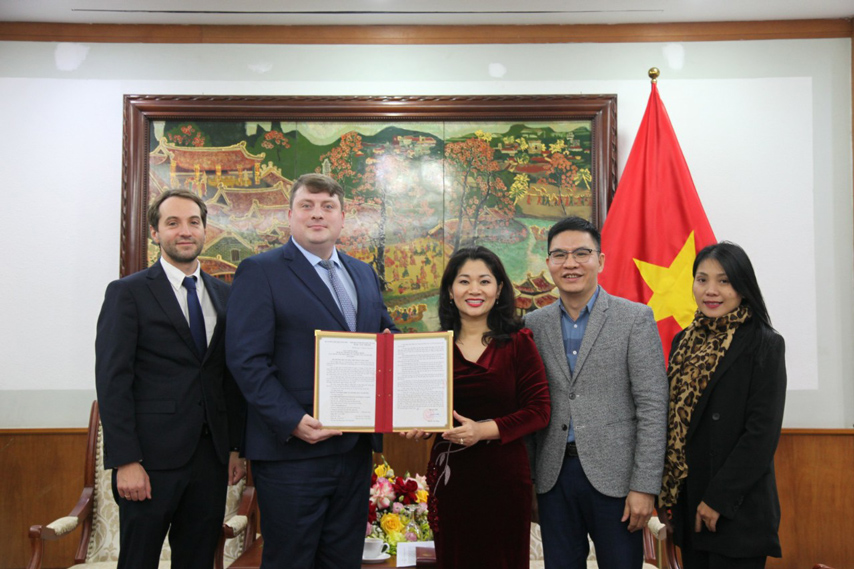 Huong Den To Chuc Cac Hoat Dong Van Hoa Ky Niem 30 Nam Ngay Ky Hiep Uoc Huu Nghi Viet Nam Nga 03