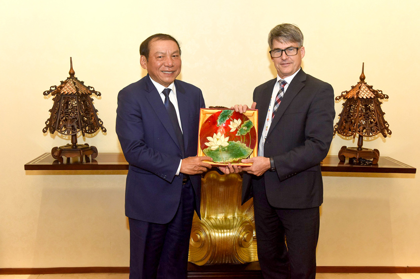 Viet Nam Va Hoi Dong Kinh Doanh Hoa Ky 01