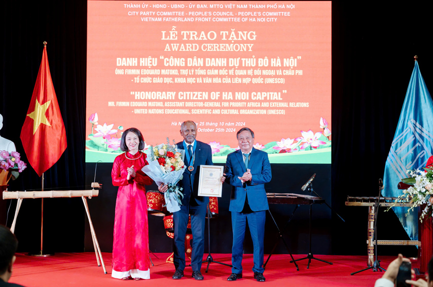 25 Nam Thanh Lap Vp Unesco Hn 06