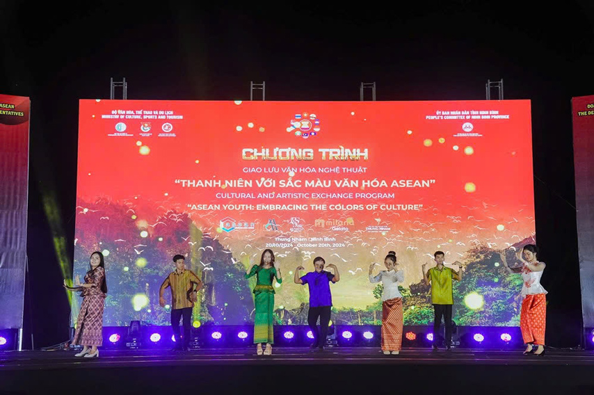 Dien Dan Giao Luu Vhnt Asean 07