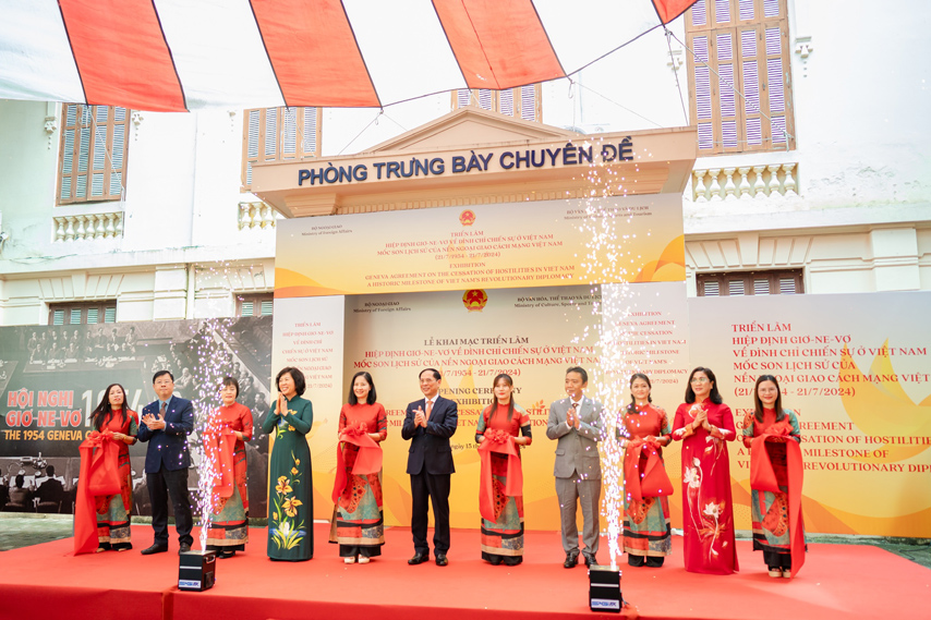 Trien Lam Ky Niem 70 Nam Ngay Ky Hiep Dinh Gio Ne Vo Ve 02