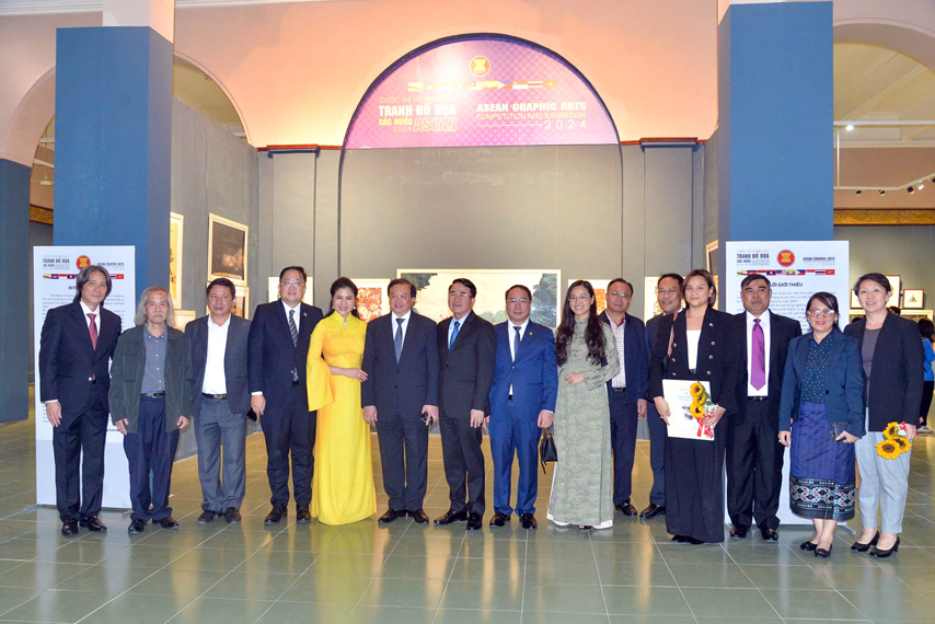 Trien Lam Tranh Do Hoa Asean 2024 05