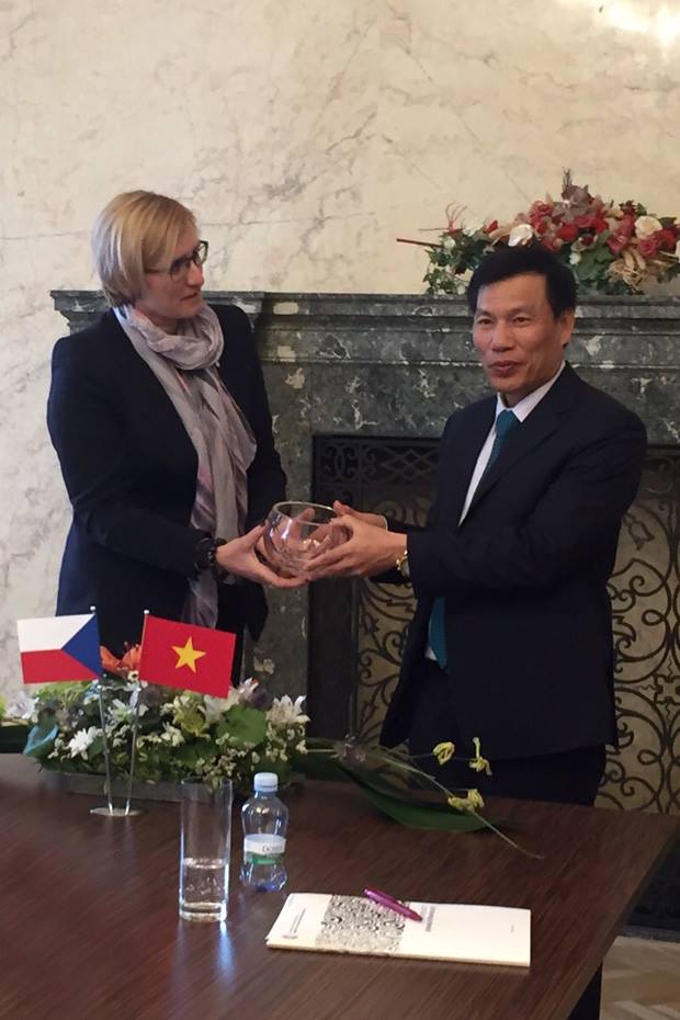 Bt Lam Viec Tai Sec 04