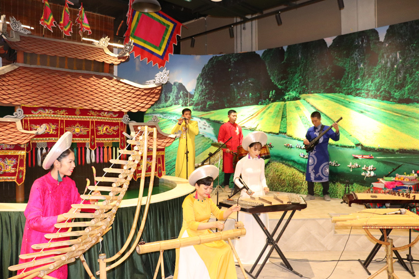 Gan Ket Cong Dong Viet Tai Trung Dong 05