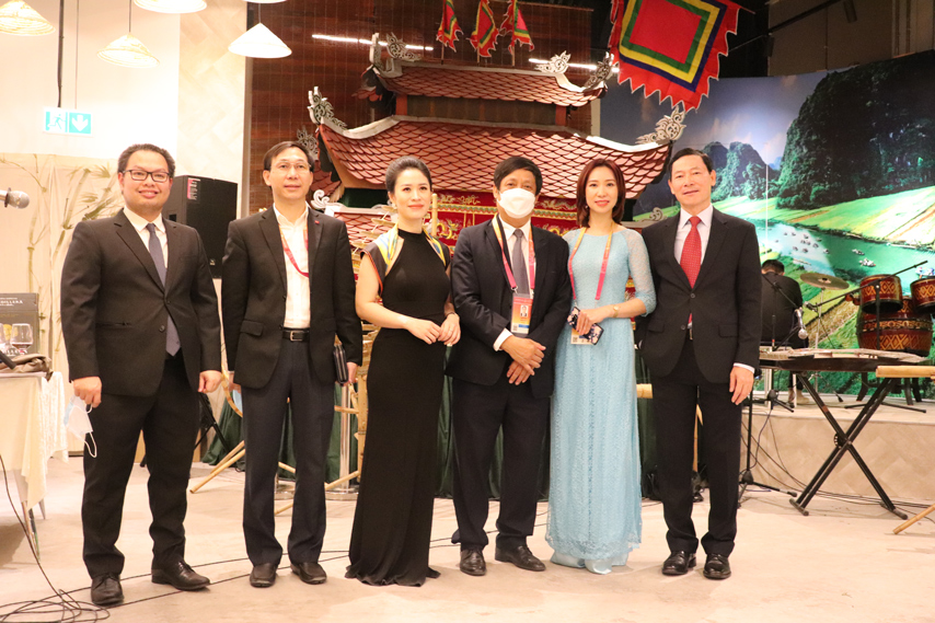 Gan Ket Cong Dong Viet Tai Trung Dong 06