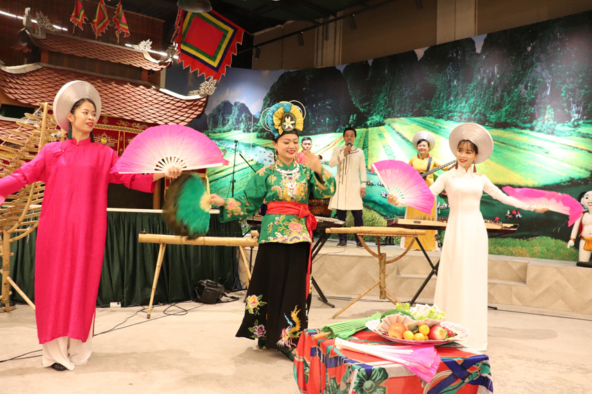 Gan Ket Cong Dong Viet Tai Trung Dong 07