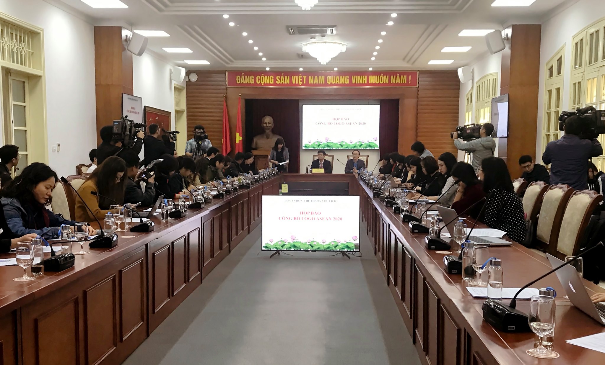 Cong Bo Logo Asean2020 02