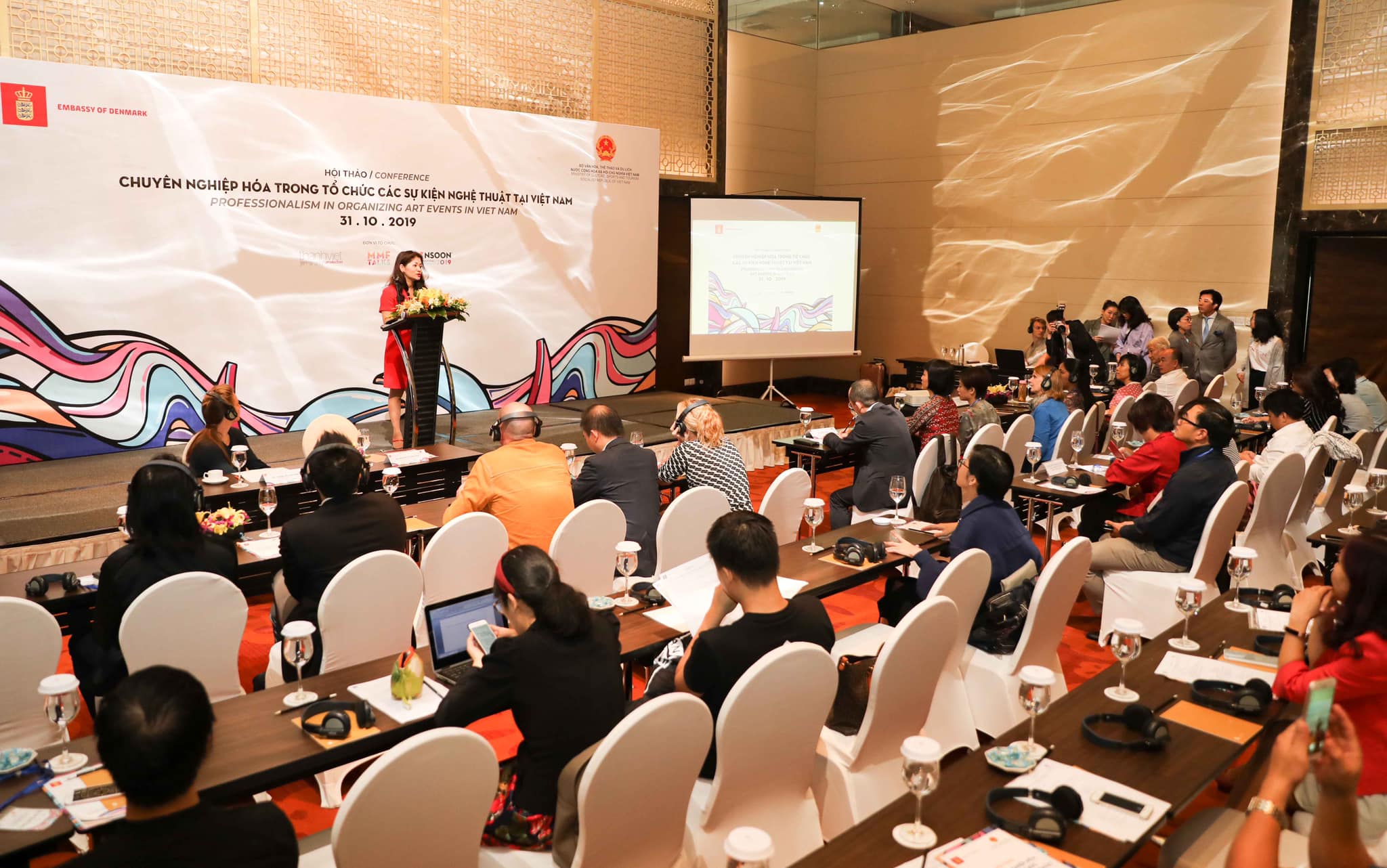 Hoi Thao Chuyen Nghiep Hoa 04