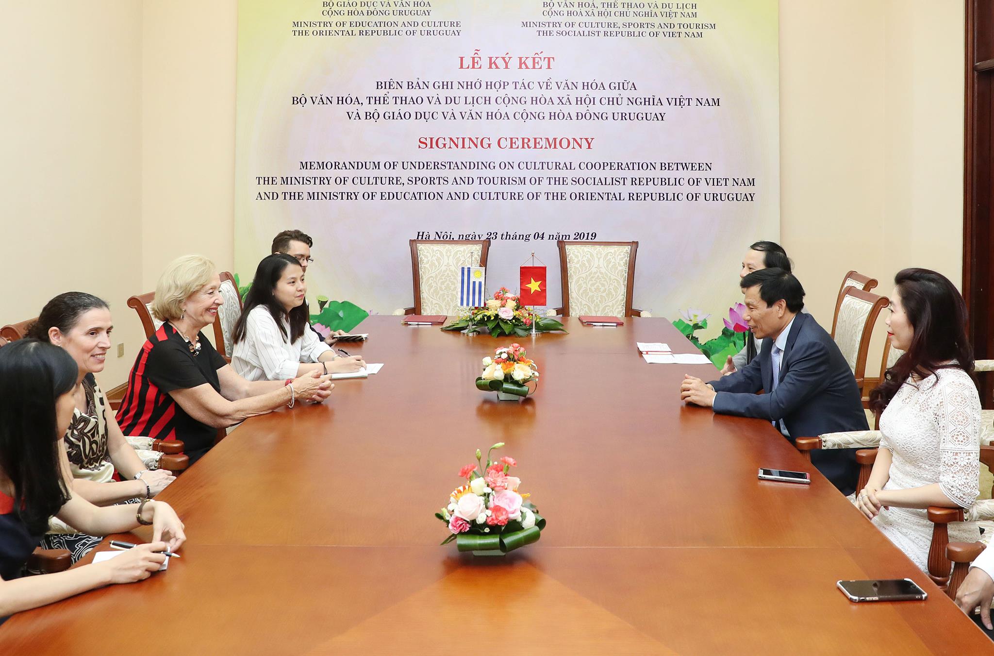 Ky Hop Tac Vh Vn Uruguay 02