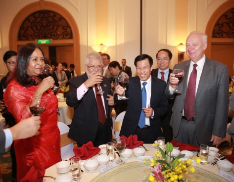 Mo Rong Giaoluu Htqt 03