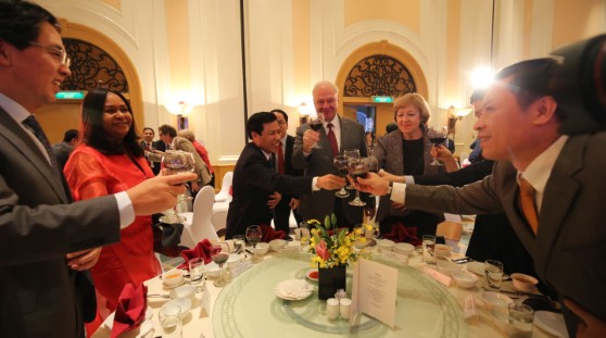 Mo Rong Giaoluu Htqt 04