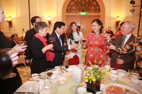 Mo Rong Giaoluu Htqt 06