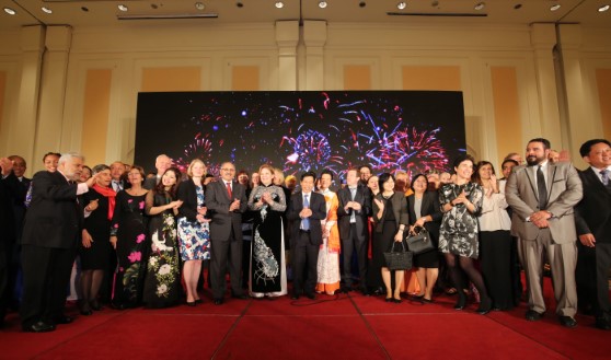 Mo Rong Giaoluu Htqt 16