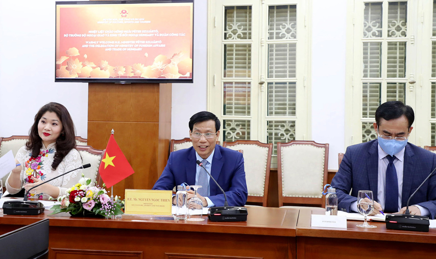 Tiep Bt Ngoaigiao Hungary 03