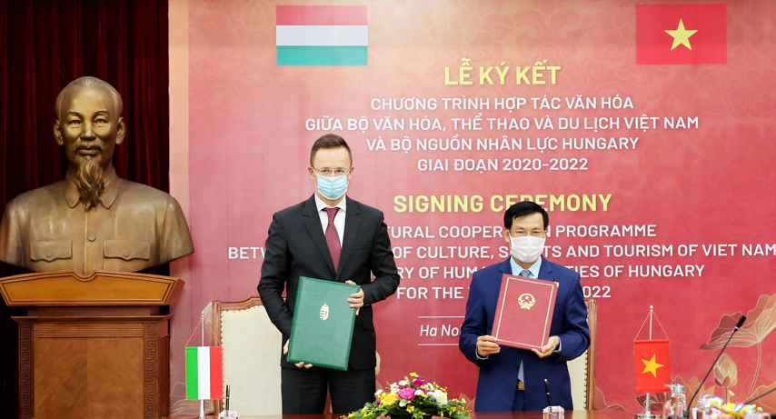 Tiep Bt Ngoaigiao Hungary 05