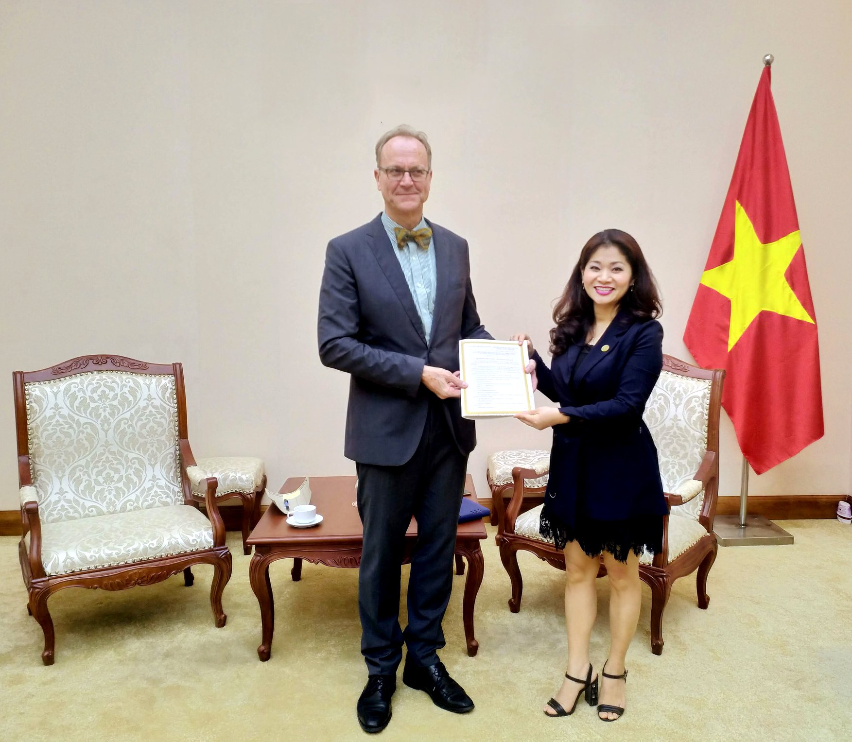 Trao Giay Chung Nhan Vien Goethe 01