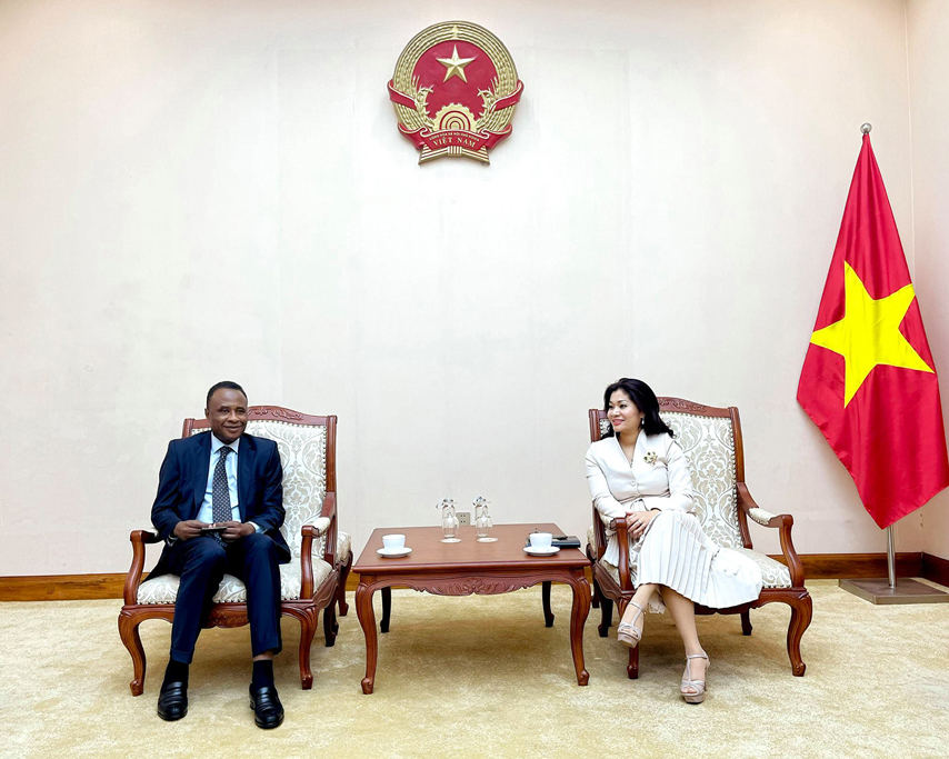 Truong Dai Dien Oif 01