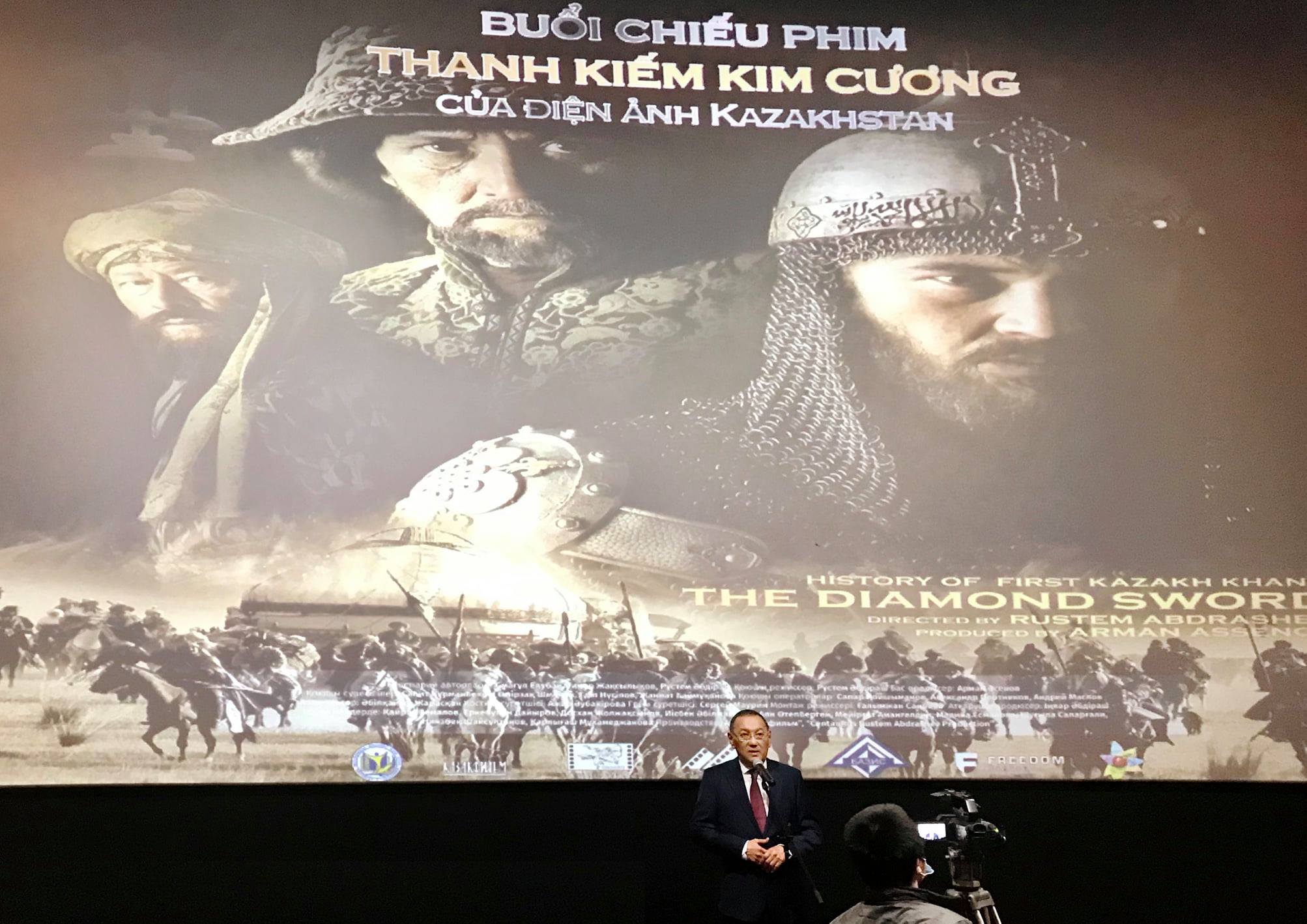 Chieu Phim Ky Niem Quoc Khanh Kazakhstan 02