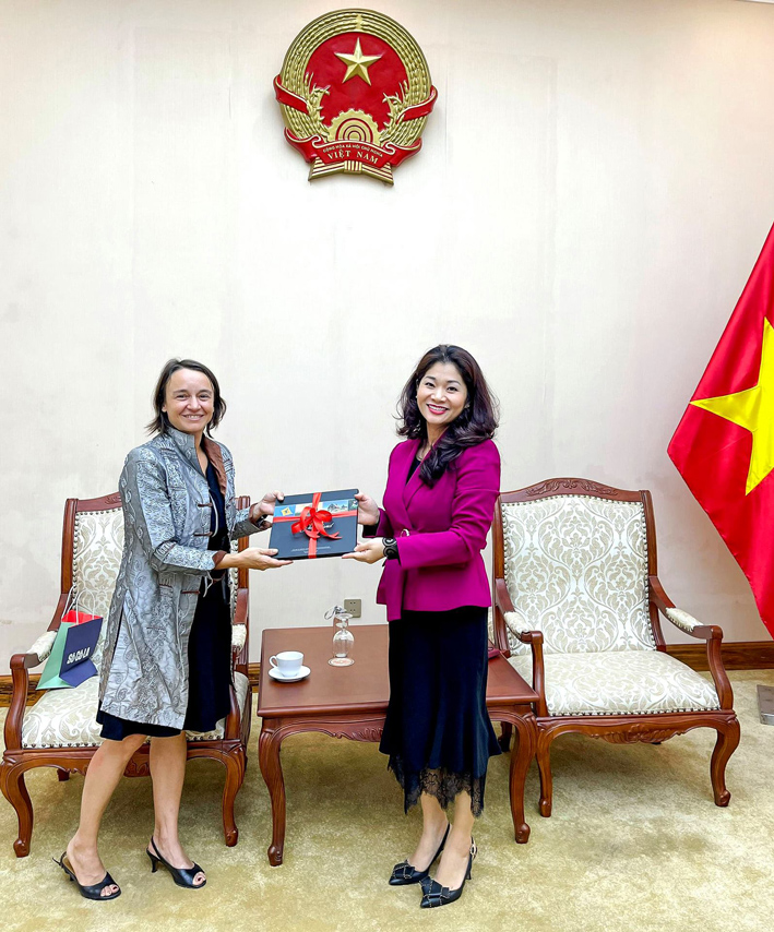 Cuc Truong Cuchtqt Lam Viec Voi Ba Sophie Maysonnave 02