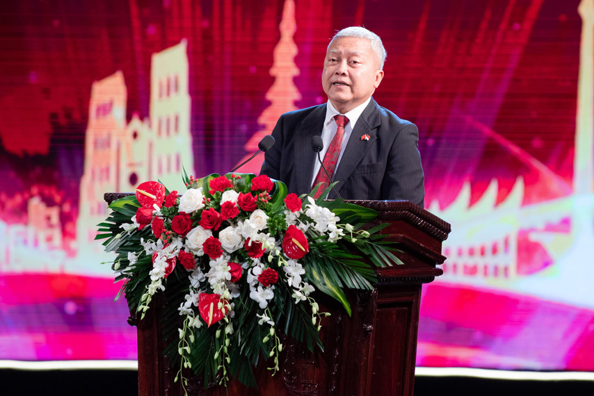 Dem Huu Nghi Vn Indo 02