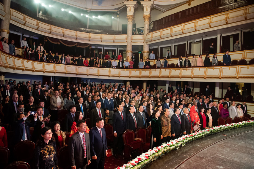 Dem Huu Nghi Vn Indo 03