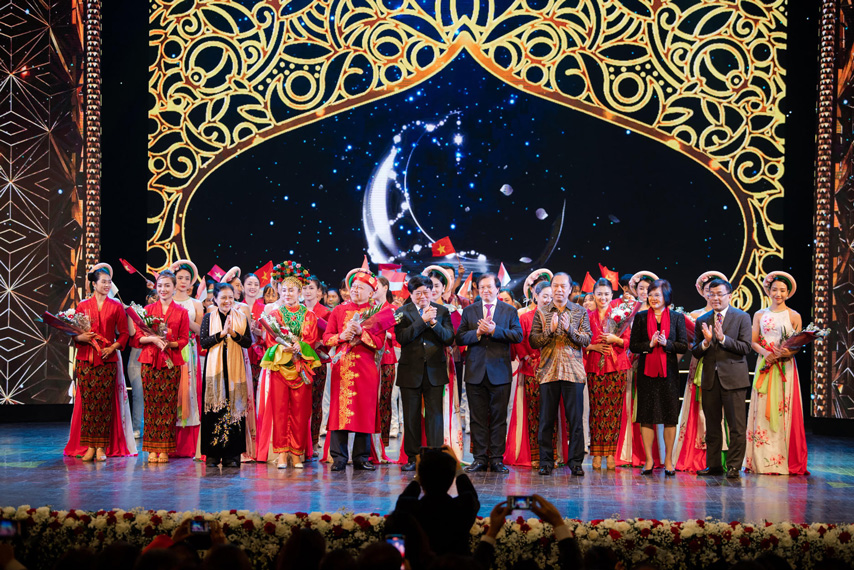 Dem Huu Nghi Vn Indo 04