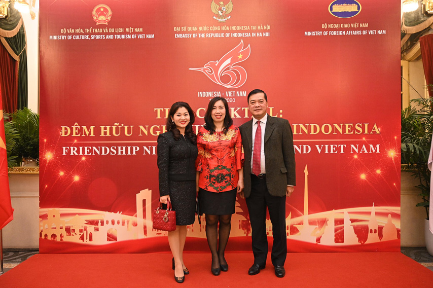 Dem Huu Nghi Vn Indo 05