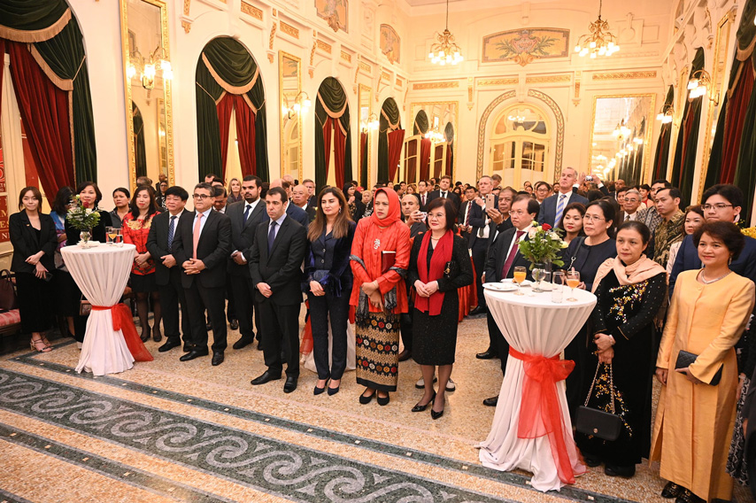 Dem Huu Nghi Vn Indo 08