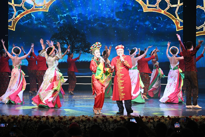 Dem Huu Nghi Vn Indo 09