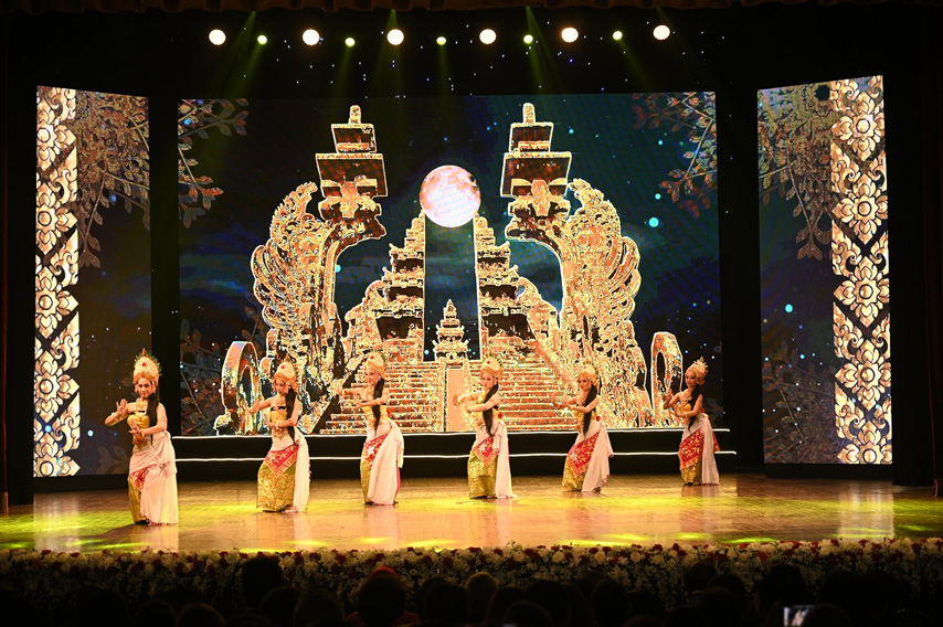 Dem Huu Nghi Vn Indo 12