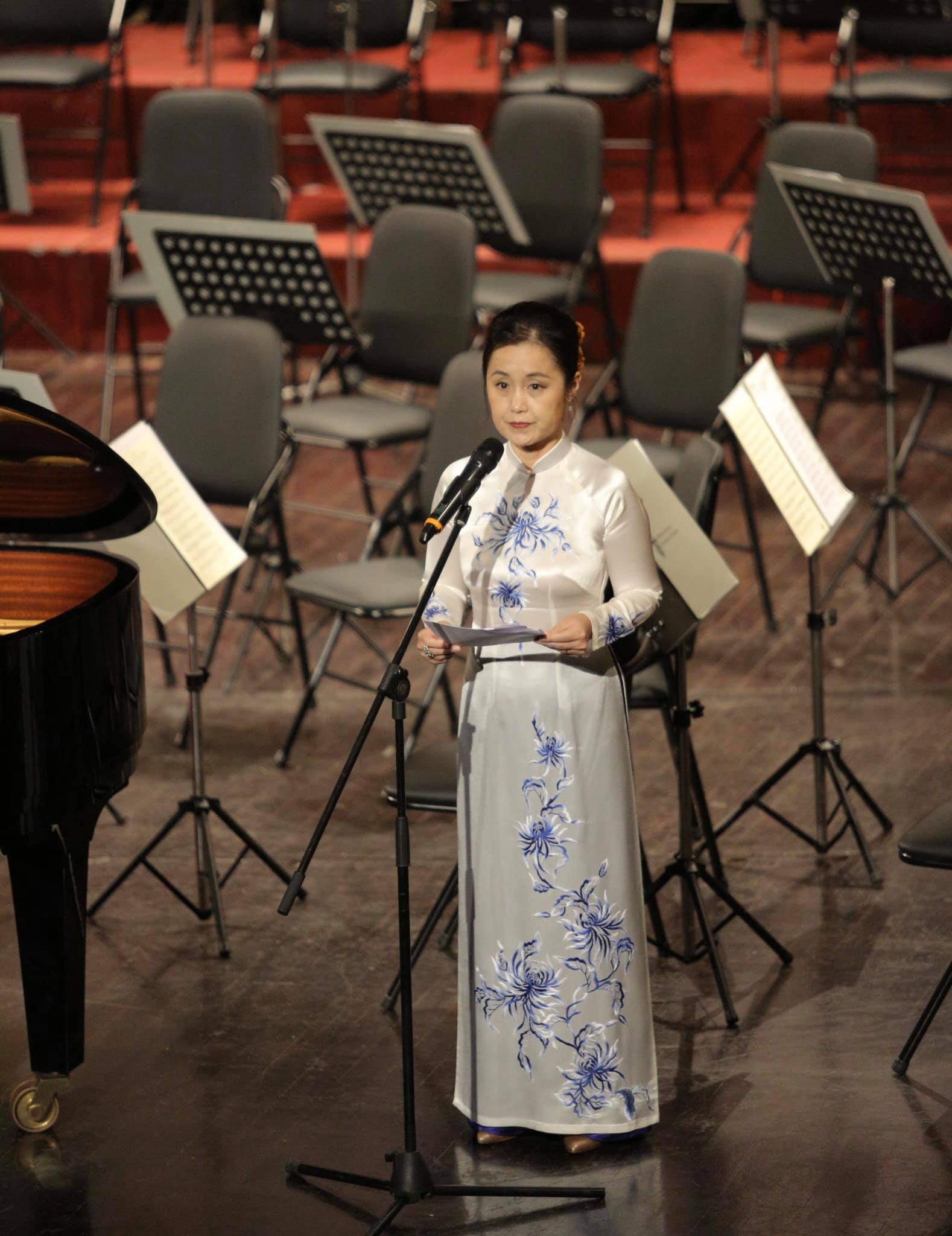 Hoa Nhac La Con Gai Toa Sang 02