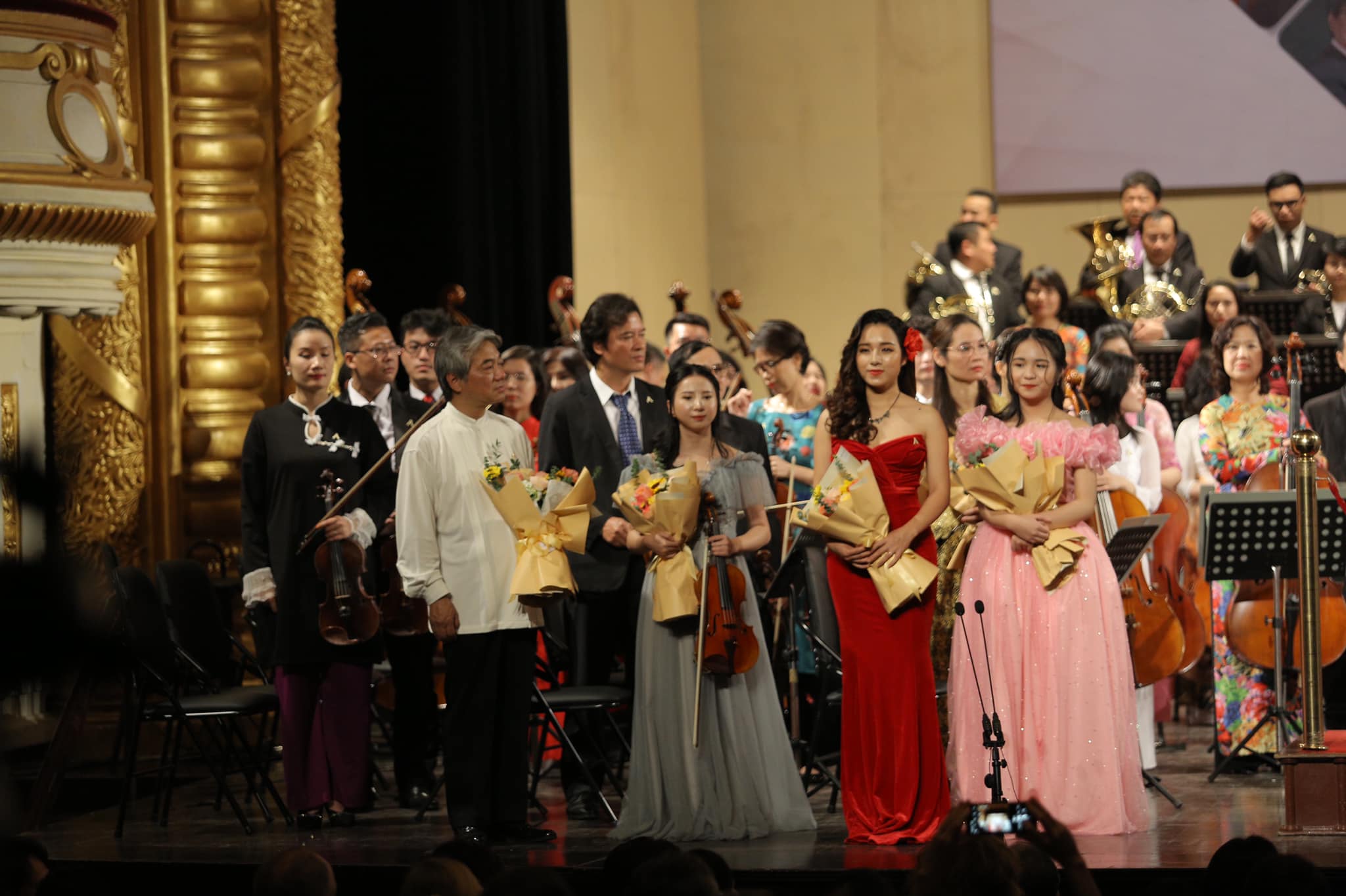 Hoa Nhac La Con Gai Toa Sang 10