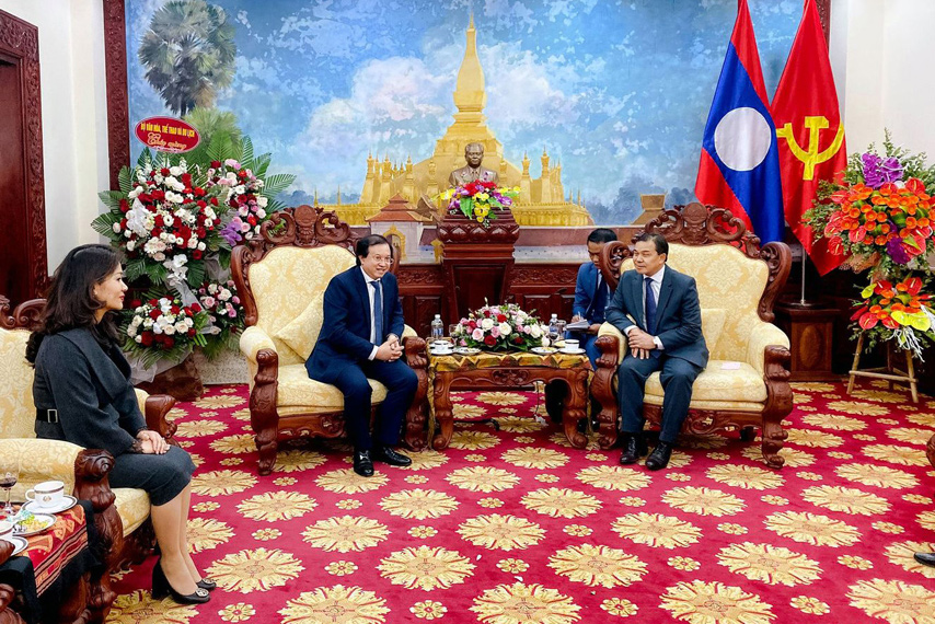 Thu Truong Tqd Chuc Mung 45 Nam Qk Lao 01