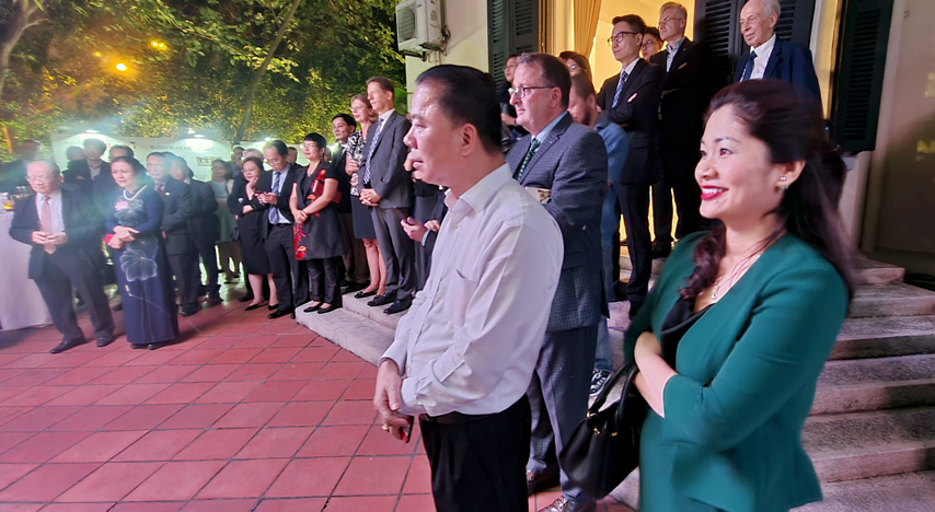 Trao Giai Cuoc Thi Trang Tri Gau Buddy 02