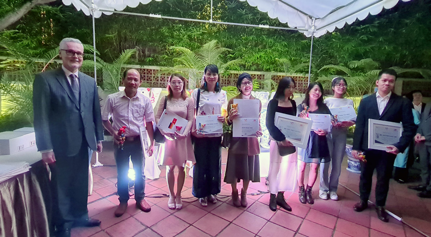 Trao Giai Cuoc Thi Trang Tri Gau Buddy 03