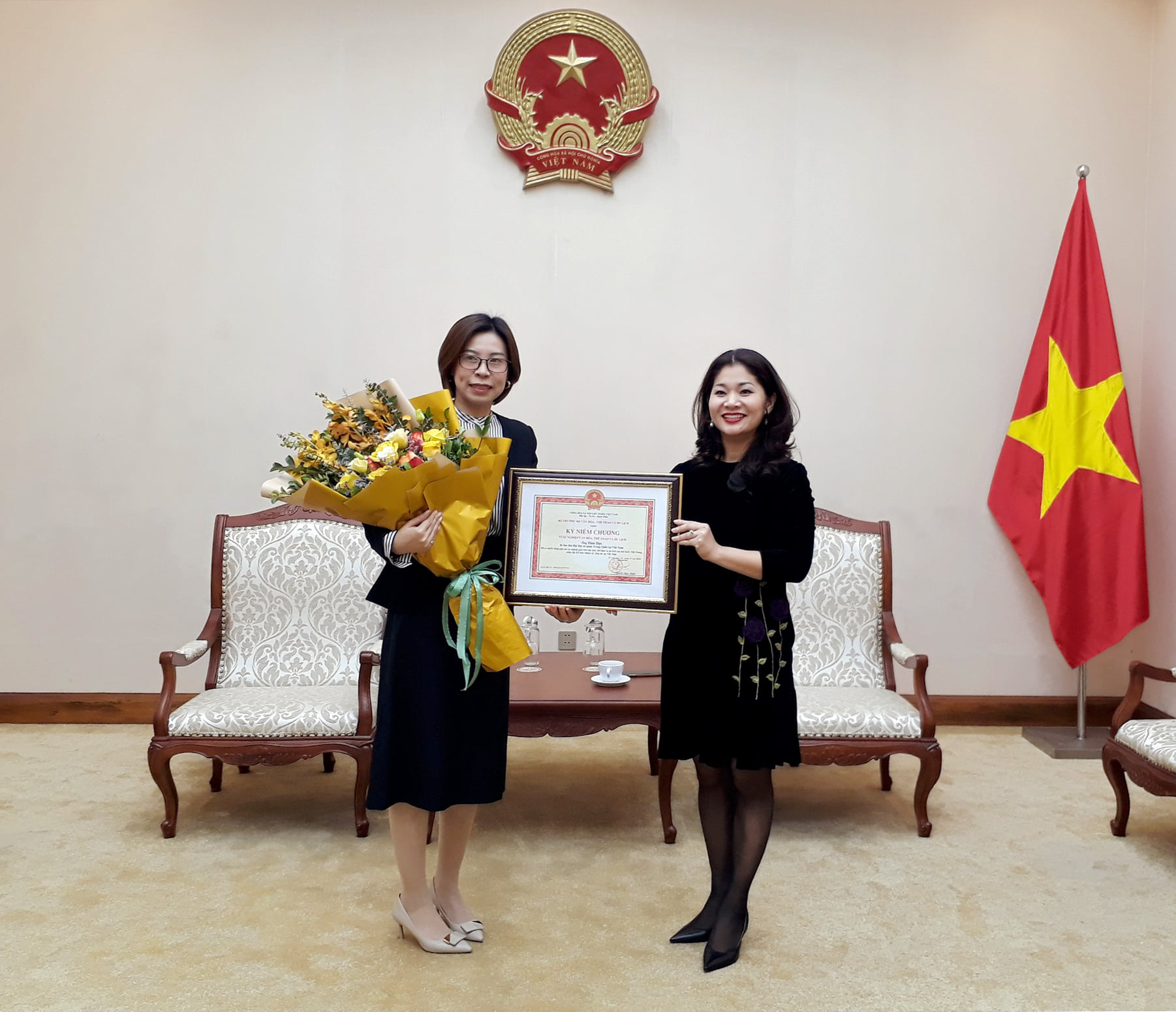 Trao Ky Niem Chuong Bi Thu 2 Dsq Tq 01