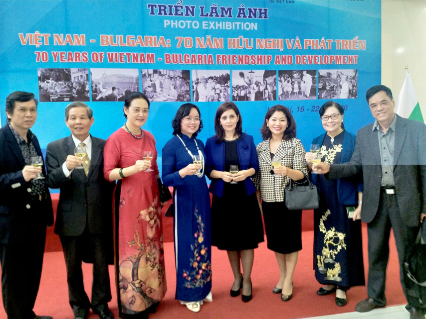 Trien Lam Vn Bungaria 03