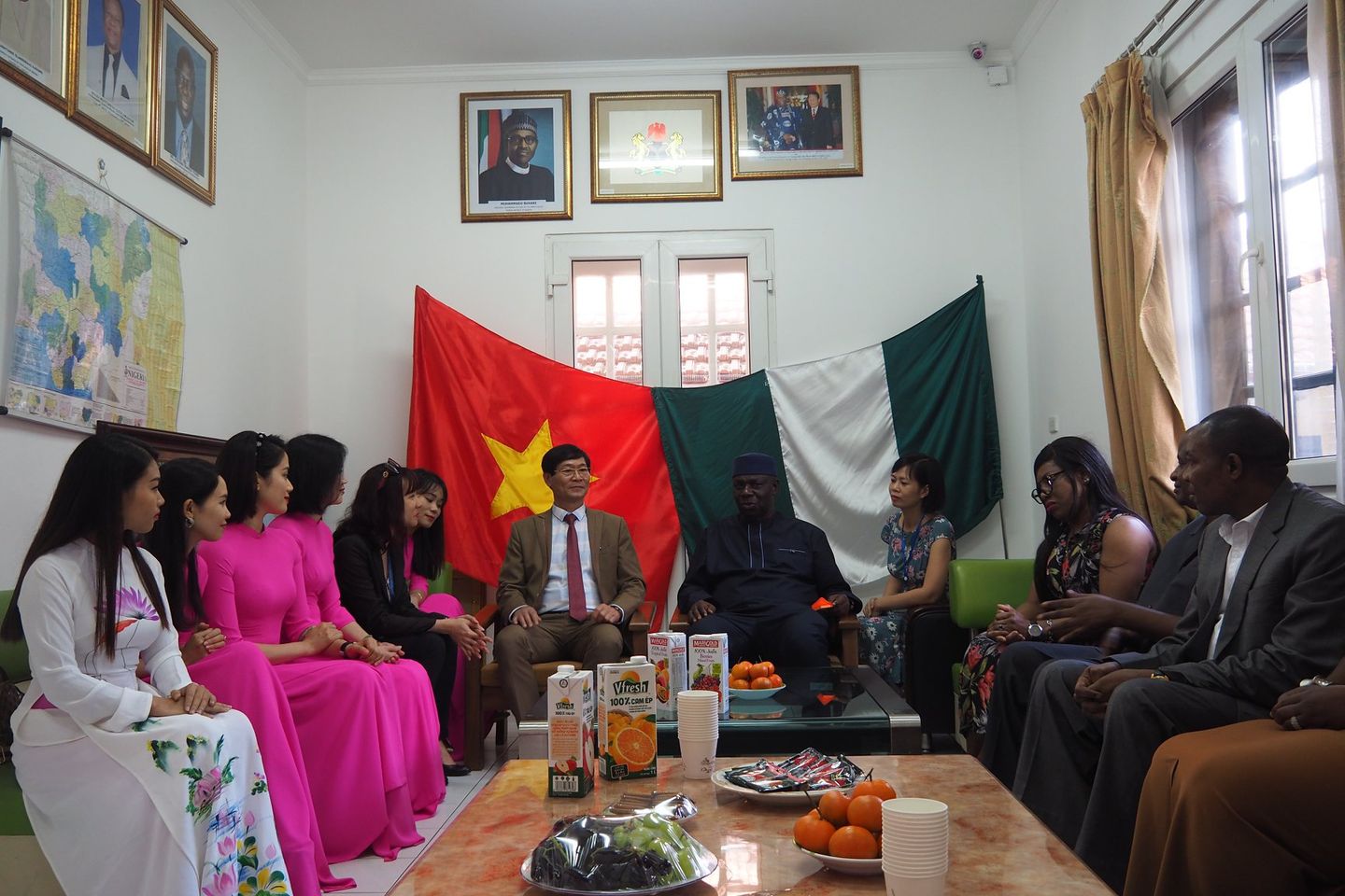 Ds Nigeria Tiep Doan Nghe Thuat Vn 01