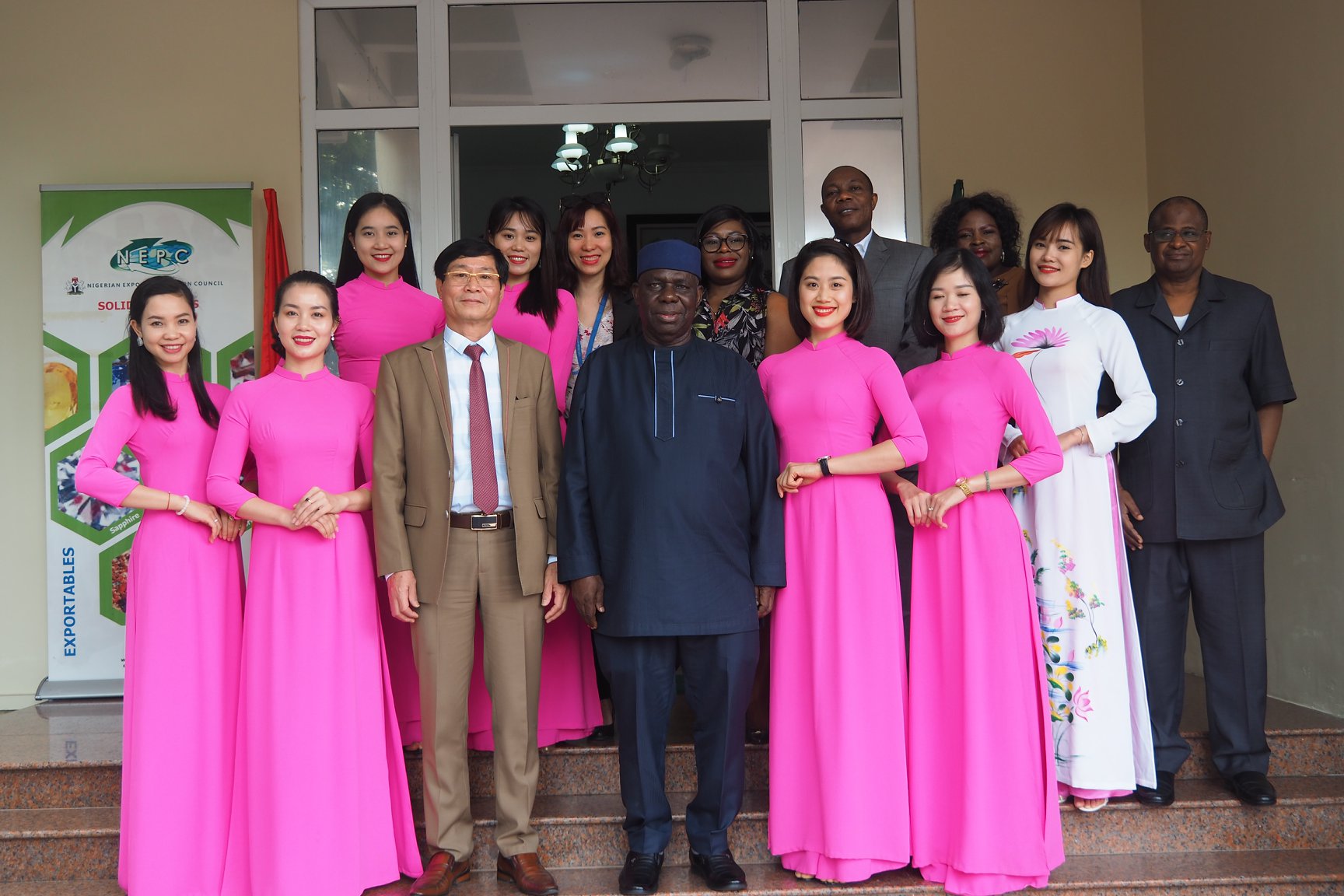 Ds Nigeria Tiep Doan Nghe Thuat Vn 03