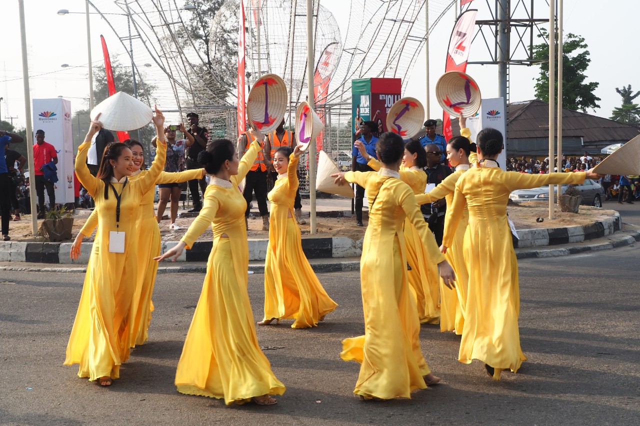 Ds Nigeria Tiep Doan Nghe Thuat Vn 04