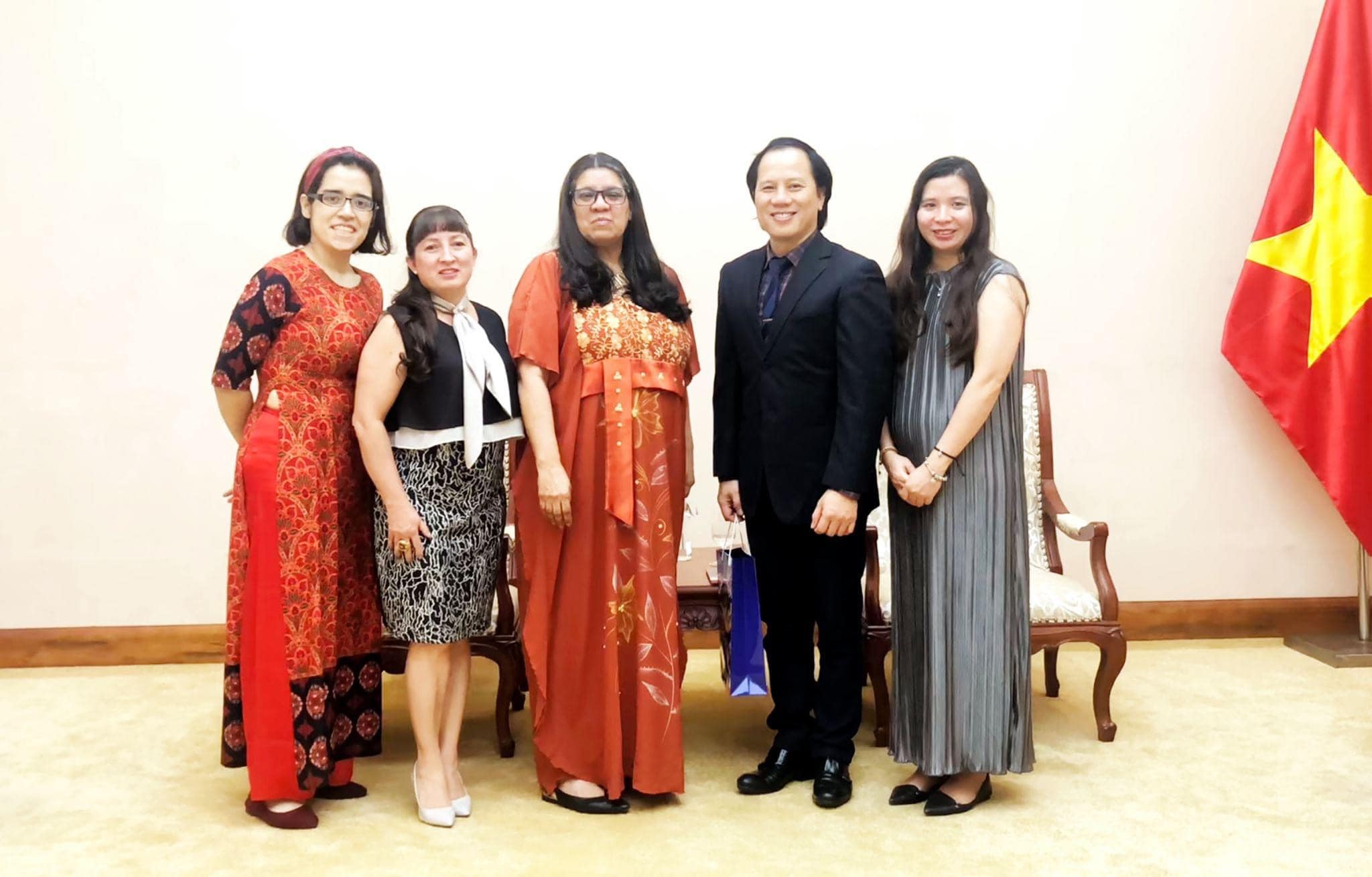 Pct Tnhoang Lam Viec Voi Dsq Venezuela 02