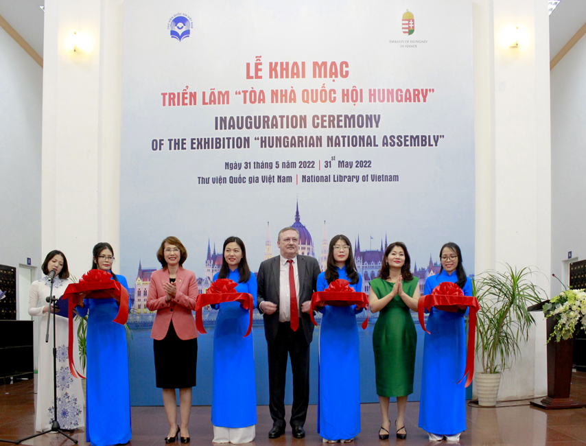 Tl Nha Quoc Hoi Hungary 01