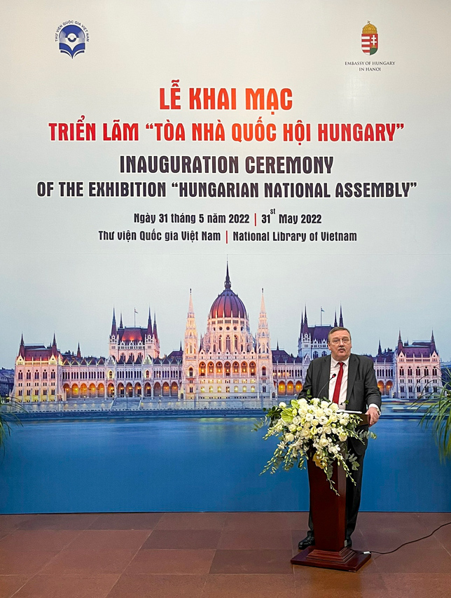 Tl Nha Quoc Hoi Hungary 02