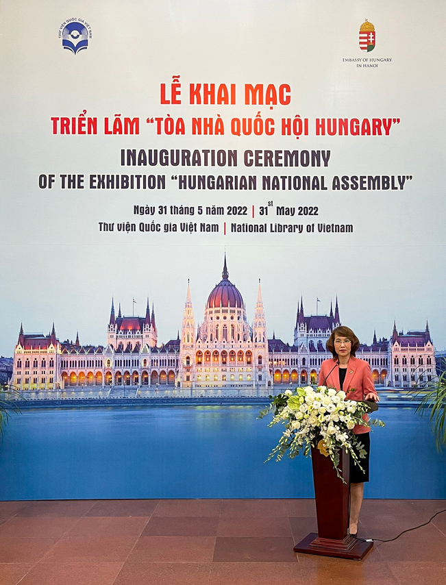 Tl Nha Quoc Hoi Hungary 03